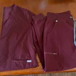 FIGS Burgundy Scrub Set